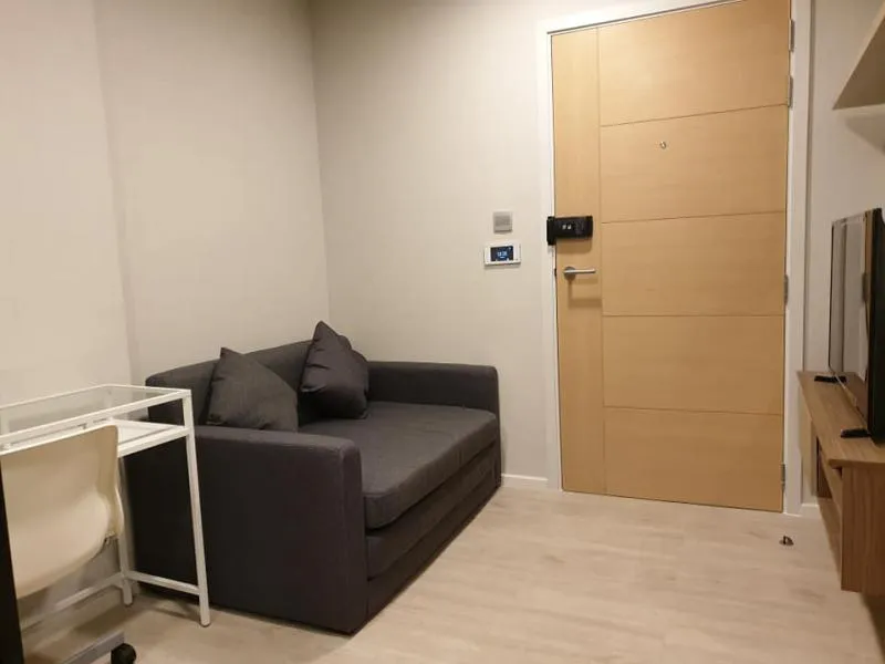 KAVE CONDO ห้องใหม่ให้เช่า ราคาไม่แพง! ติดวอลเปเปอร์ทั้งห้องด้วย พร้อมย้ายได้เลย นัดดูห้องจริงเลยมั้