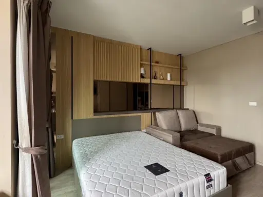 Selling Ideo Sathorn-Wongwian Yai condo. Beautifully furnished with a stunning built-in headboard and fully equipped with appliances. Book now! images