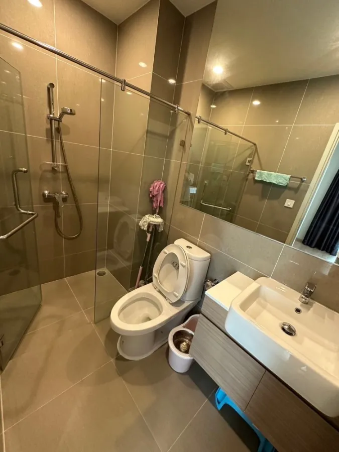 Room for rent, 2 Bedroom, Noble Revolve Ratchada Condo, corner room, private, fully furnished, ready to move in.
