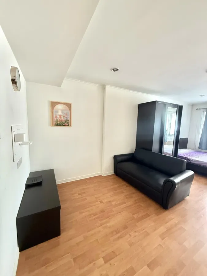 Selling a 7th-floor unit at Lumpini Ville Cultural Center. Excellent location, convenient transportation, and fully furnished. Don't miss out!