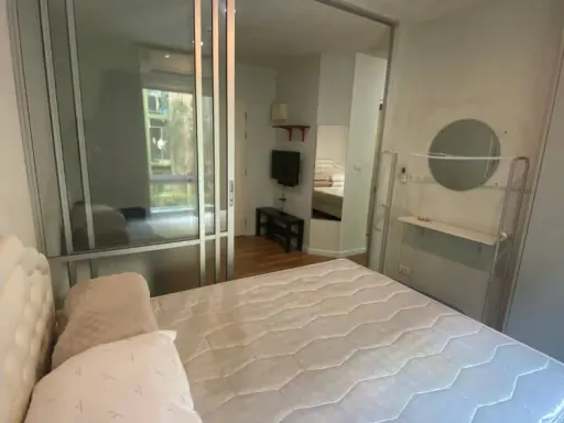 For rent, V Condo, Lat Krabang, garden view, convenient transportation, can't miss it.