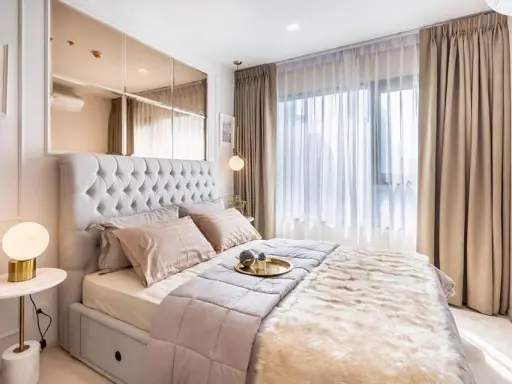 For rent, life one wireless, 22nd floor, Central Embassy view, very beautifully decorated room, exactly as described. If anyone is interested, hurry a