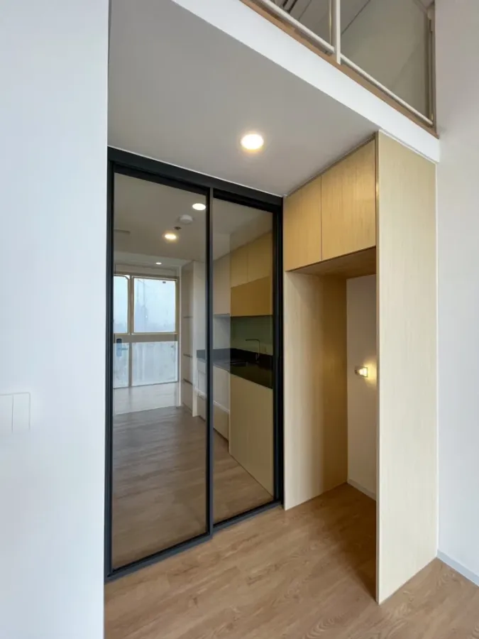 Sell down payment!! Landmark Condo @ MRTA Station, beautifully decorated, good location, can't miss it, book now!!