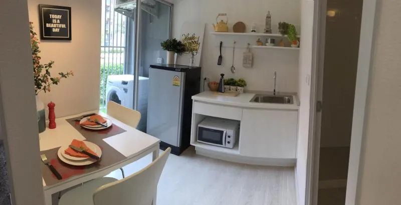 For rent พลัมคอนโด พาร์ค รังสิต วิวสระสวนตรงๆ ดินออกจากห้องลงสระได้เลย ดีเวอร์ รีบจองเลยจ้า