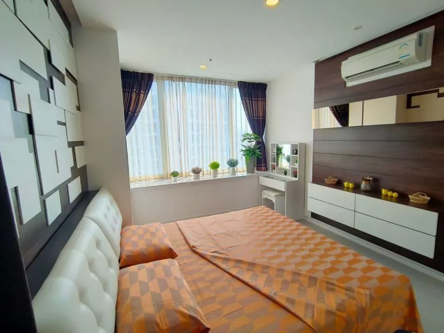 TC Green Condo for sale, decorated room ready to move in, modern chic comtemp style, you can't miss it.