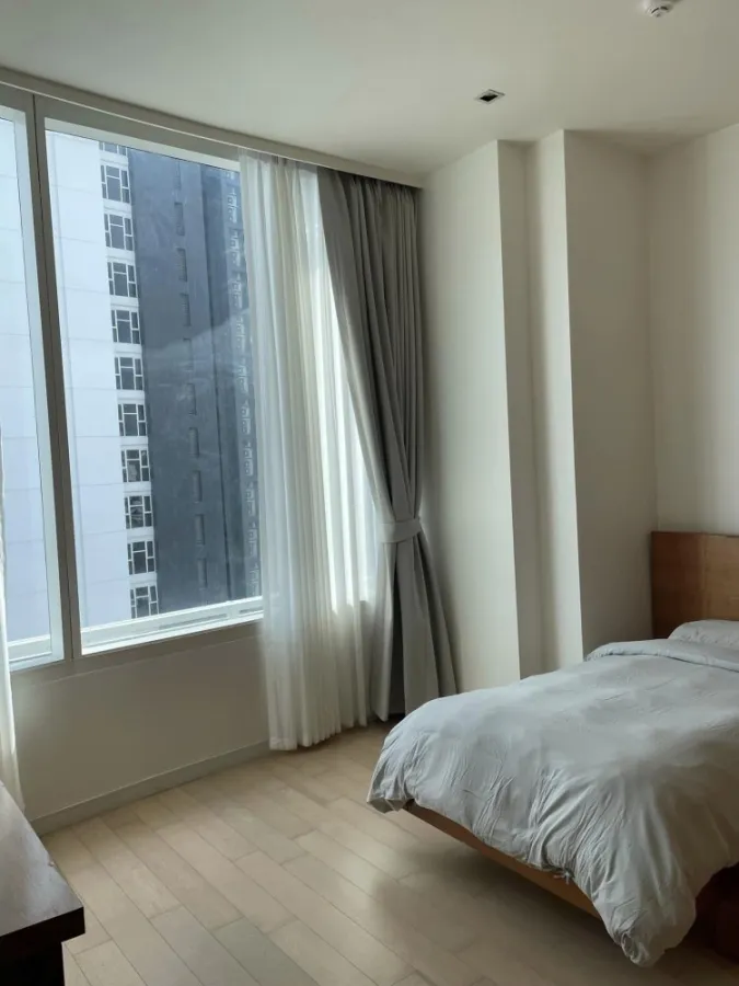 ขาย Eight Thonglor Residence ชั้น 15 ห้องกว้างสุดๆ พร้อมเฟอร์นิเจอร์อย่างดี โซฟานั่งสบาย ห้ามพลาด
