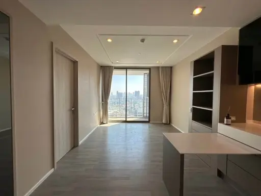 For sale: 333 Riverside, far from the garbage room and elevator, no noise disturbance, the bedroom side is next to the fire escape, very quiet, reserv