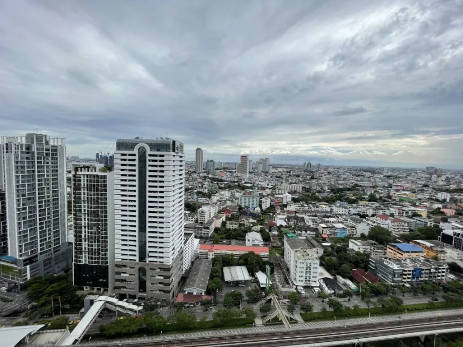 Condo for sale or rent, Q House Sathorn, very large room, nice decoration. With amenities First come, first served.