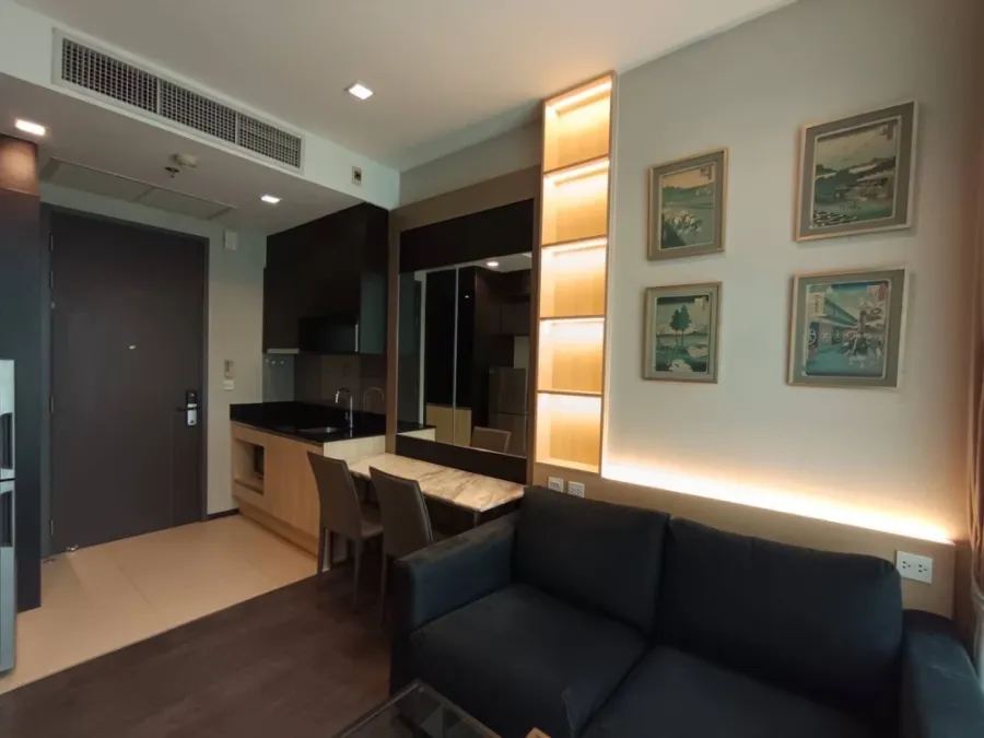 For rent: Edge by Sansiri Sukhumvit 23, 9th floor, fully decorated room, nice to live in. Hurry and reserve now before you miss it. Urgent.