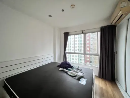 For rent: Lumpini Place Ratchayothin, 11th floor, separated room. Complete amenities, book now.