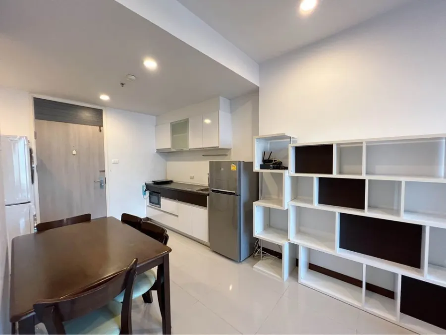 For sale, for rent!! Condo Supalai Premier @ Asoke, clean white tone room. All free gifts in one place. Book now!!