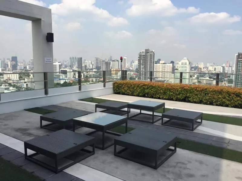Condo for sale, Aspire Sukhumvit 48, large room, comfortable, wallpapered throughout the room. Hurry and become the owner.