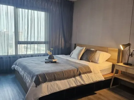 For rent: Rich Park Triple Station, 33rd floor, corner room, comes with complete decorations. Hurry and reserve now, don't miss it.
