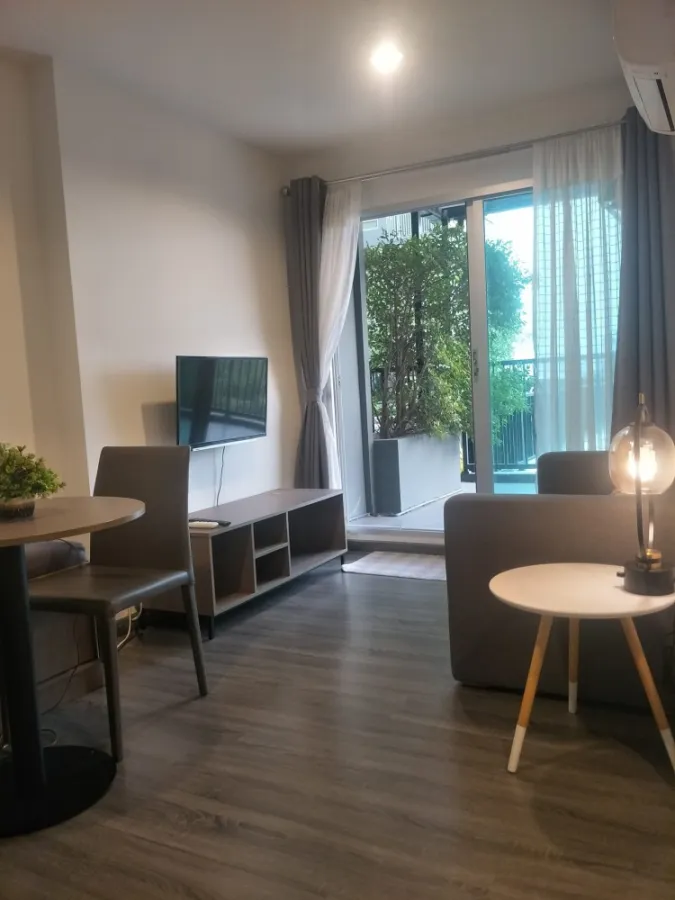 Condo for rent, The Trust @ BTS Erawan, next to BTS, large room, wide balcony, ready to move in, book now!