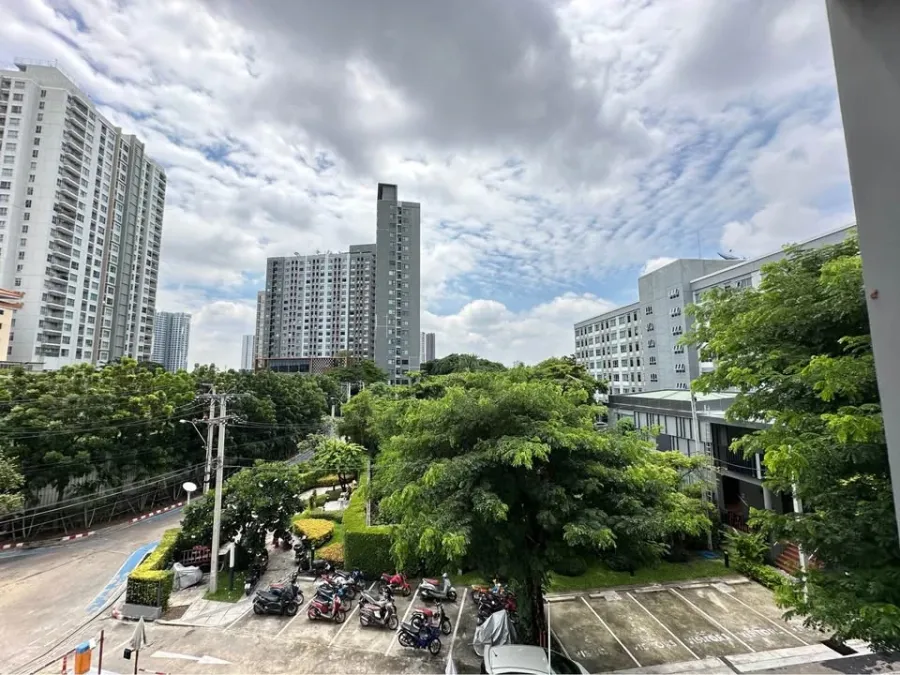 ขาย เช่า แอสปาย สาทร-ตากสิน บริค โซน วิวห้องดีมาก ตกแต่งแบบเรียบง่าย มีโซฟาหนังอย่างดี และสิ่งอำนวยความสะดวกจัดเต็ม ห้ามพลาด