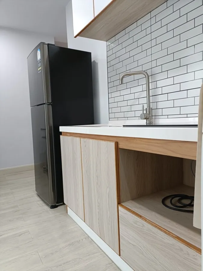 For rent, V Condo Salaya, spacious room, comfortable. The corner room is private. There's a washing machine and dryer.