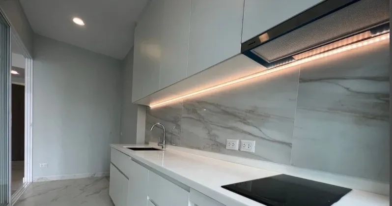 For sale or rent: Supalai Premier Charoen Nakhon, high floor, river view. Interested? Hurry and reserve now!