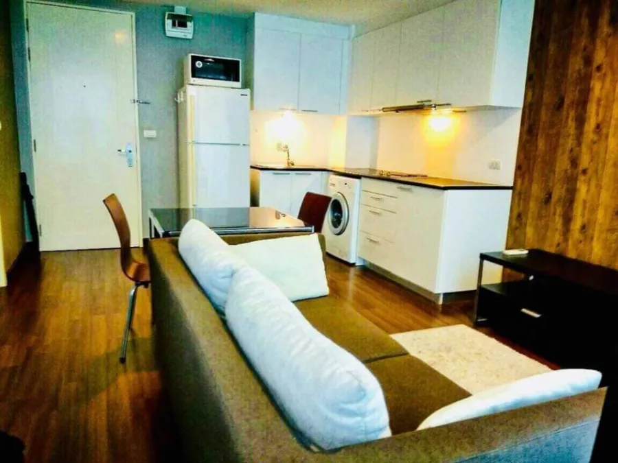 Sell/rent D 65 condominium, good location, convenient transportation, near BTS Ekkamai, don't miss it.