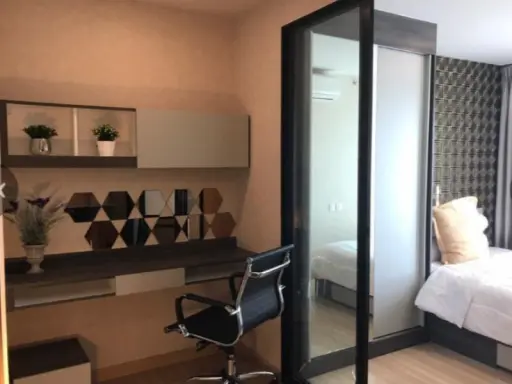 Urgent sale Knightsbridge Skycity, new bridge, decorated like a Miss Canada, new room, never lived, never rented.