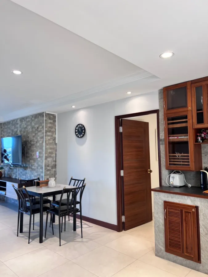 For sale, for rent, Grand View Condo Pattaya (Jomtien), very large room. Beautifully decorated, looks good and stylish, has a sea view. Reserve quickl