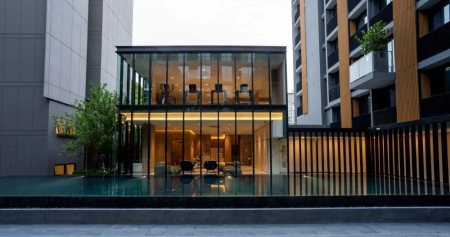 For rent or sale: Noble Ambience Sukhumvit 42, nice decorated room. Quiet atmosphere, good prices, can't miss it.