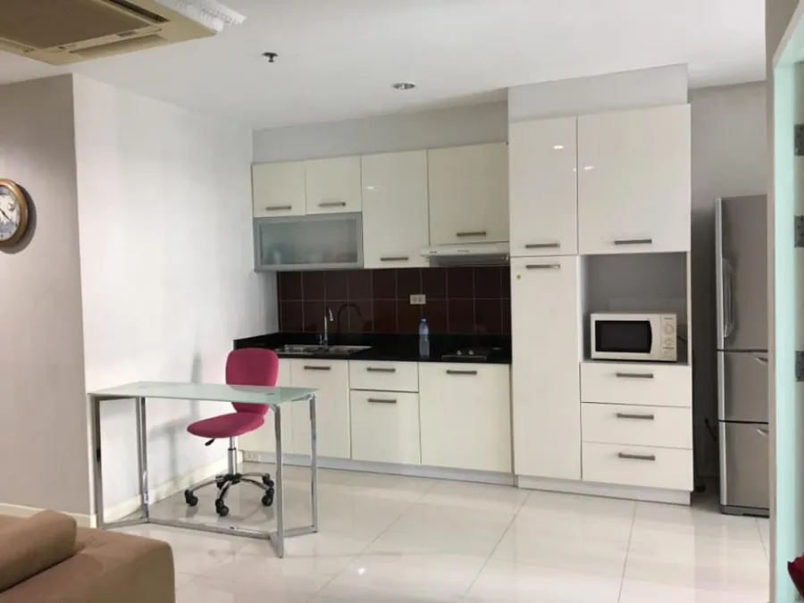 Sale/Rent Urgent!! Condo Sukhumvit Living Town in the heart of the city near shopping centers Don't be late, book now!!