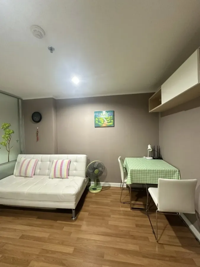 For rent: Lumpini Place Ramintra-Lak Si. Beautiful wallpaper throughout the room, fully furnished. Book now!