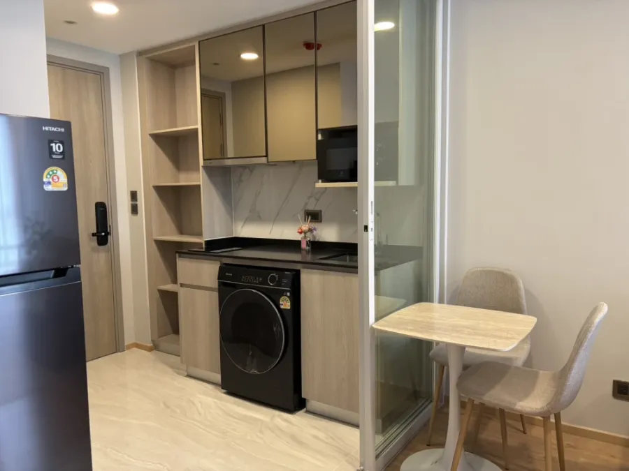 🎨🏙️ For Rent: Chewathai Residence Thonglor | Brand new, spacious, comfortable room in the heart of Thonglor! 🏙️🎨