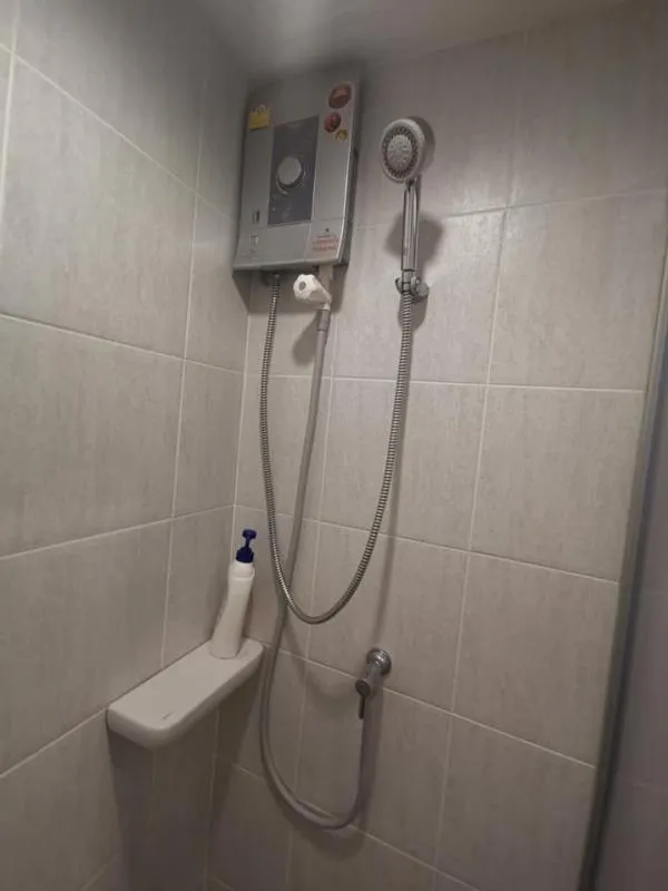 For rent, Lumpini Park Petchkasem 98, next to the wall, large room, small space It's like being at Len's house. Urgent.