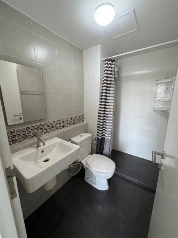 For sale or rent: D Condo On Nut - Rama 9. Excellent condition, fully furnished with appliances. Don't miss out!