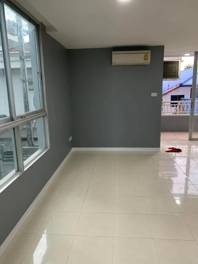 ด่วน ขายห้องเปล่า คอนโด รัชดาซิตี้ 18 ห้องสภาพดีสุดๆ ตกแต่งเองได้ตามใจชอบ ราคาดี รีบจองเลยจ้า