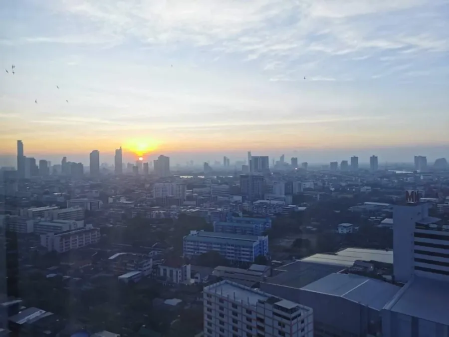 Condo for sale, Aspire Sathorn-Thapra, 29th floor, clear view overlooking the Chao Phraya River curve, friendly price, buy now.