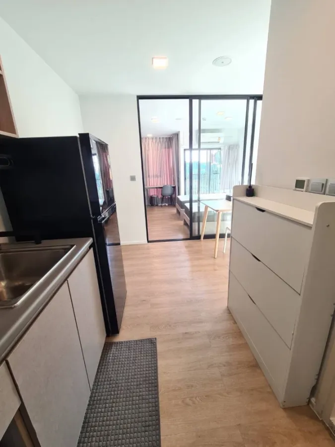 For rent, Kev TU, Building A, 5th floor, partition room, comes with complete decoration. If interested, hurry and reserve now. Don't miss it.