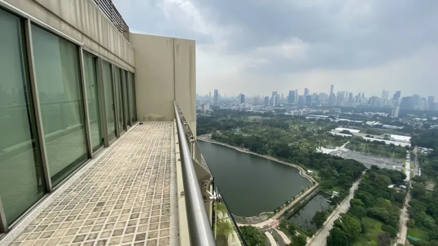 For sale: The Lake Sukhumvit 16, spacious room, comfortable living, fully furnished, hurry and reserve now!
