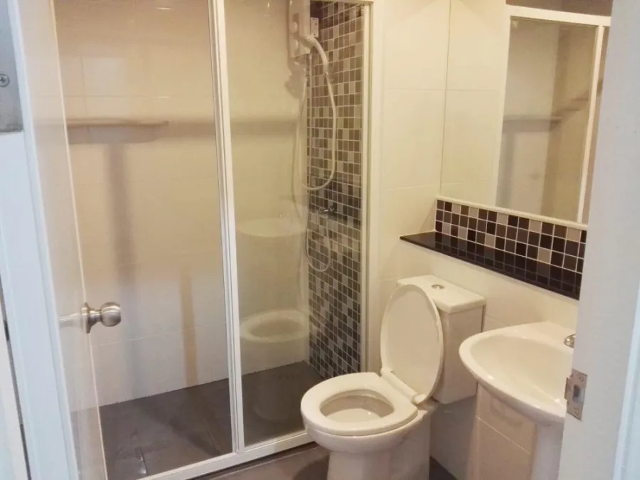 For rent, Regent Home 18 Chaengwattana-Laksi. separating the bedroom Complete facilities. Hurry up to reserve.