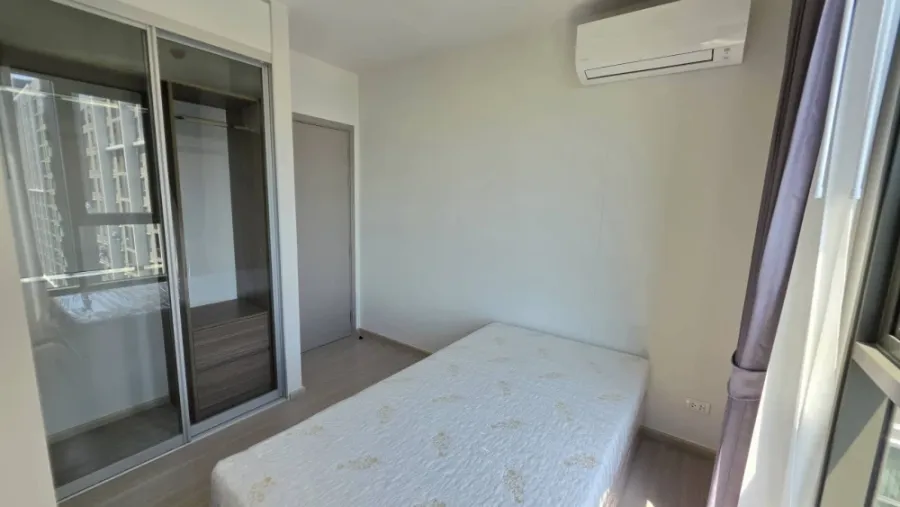 For rent: The Parkland Phetkasem 56, 2 bedrooms, spacious living area, great location, complete amenities. Book now!
