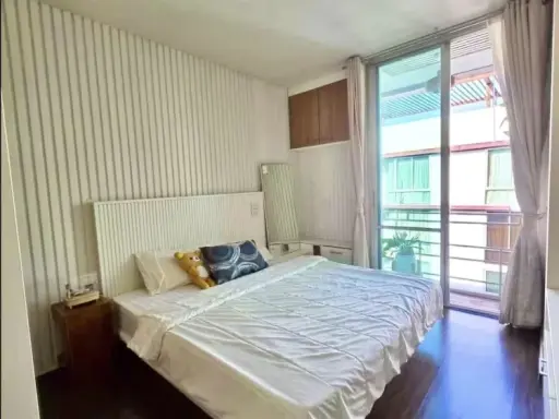 For rent: The IRIS Rama 9-Srinakarin, 8th floor, nice room, fully furnished, book now, hurry!