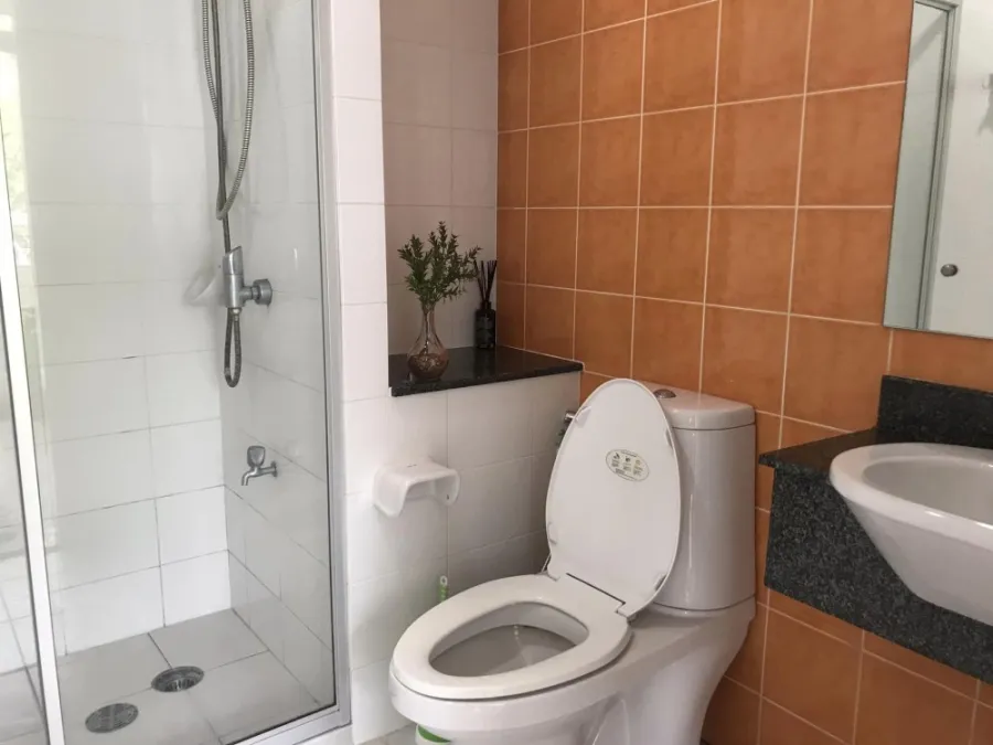 For rent The Links Sukhumvit 50 ห้องกว้างอยู่สบาย ผนังกรุหินอ่อนอย่างดีพร้อมโซฟาหนังตัวใหญ่ ห้ามพลาด