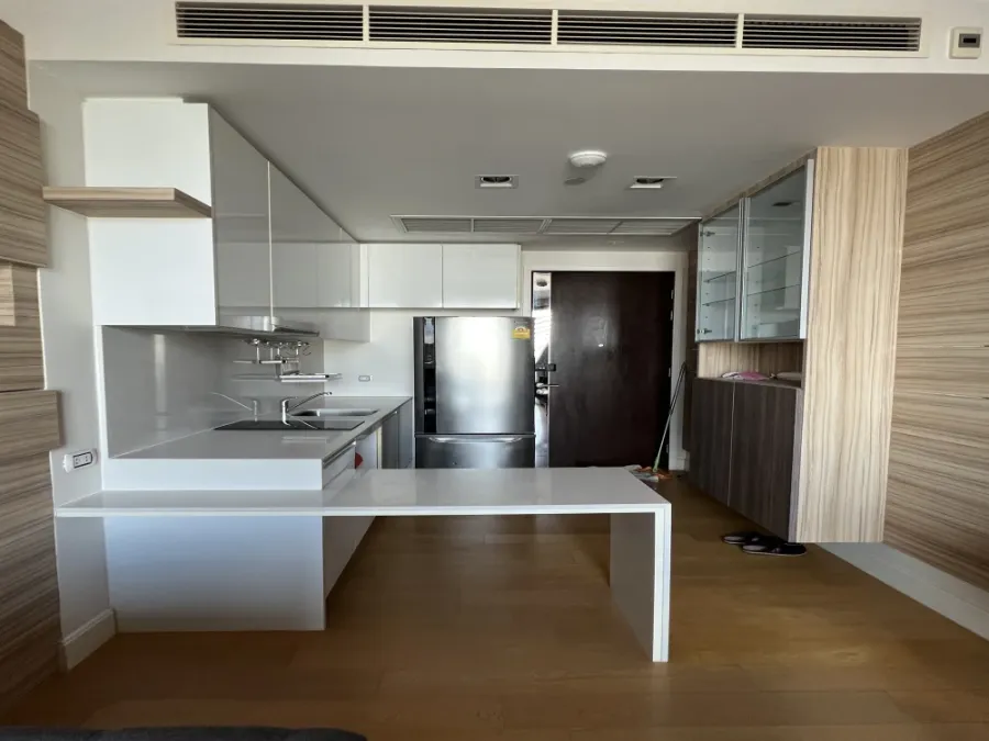 Urgent sale or rent!! Condo Equinox Phahon-Vipha, room number 345/381, good condition room, fully furnished, don't miss it!!