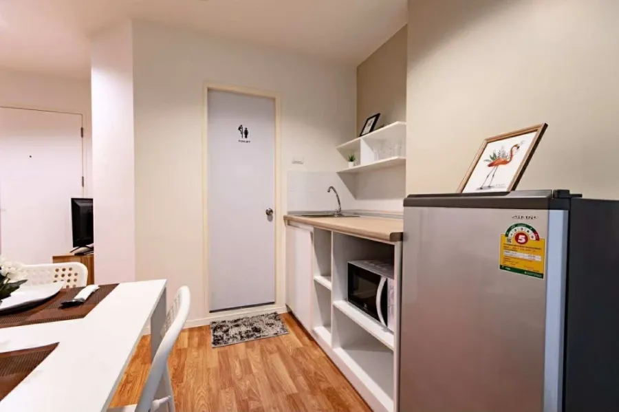 For rent: Lumpini Park Phetkasem 98, 3rd floor, comfortable room with complete furniture and appliances. Just bring your bags and move in!