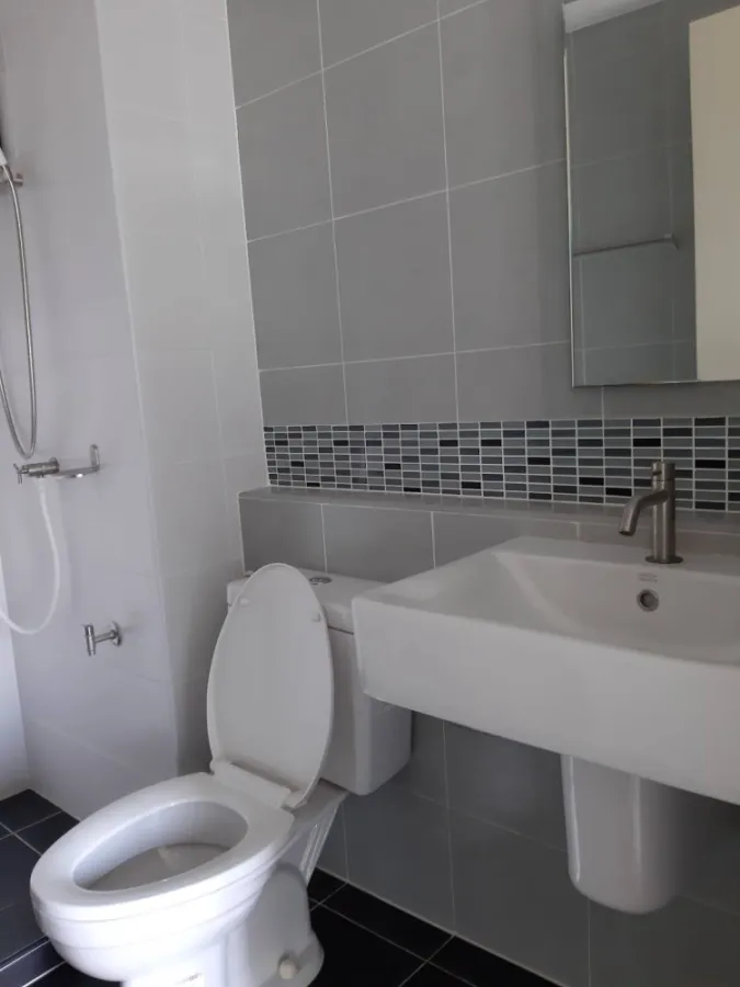 Sell//Rent D Condo On Nut - Rama 9, fully furnished, good location, ready to move in. Don't miss it.