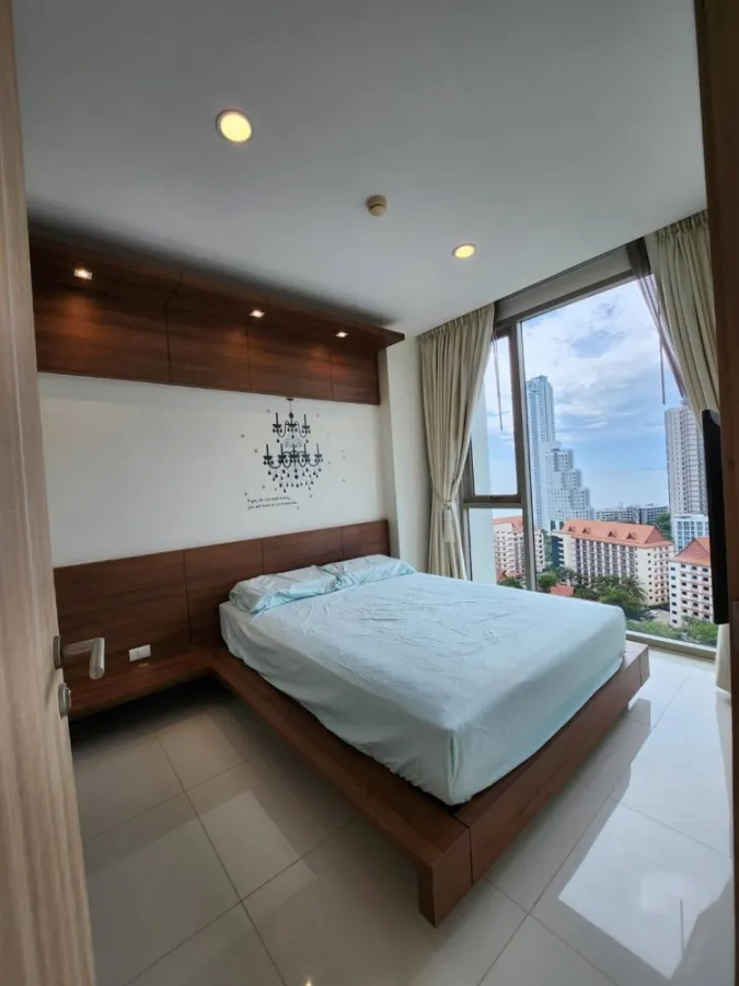 For sale: The Riviera Wongamat Beach (North Pattaya), 18th floor, Pattaya city view, fully furnished, ready to move in, urgent