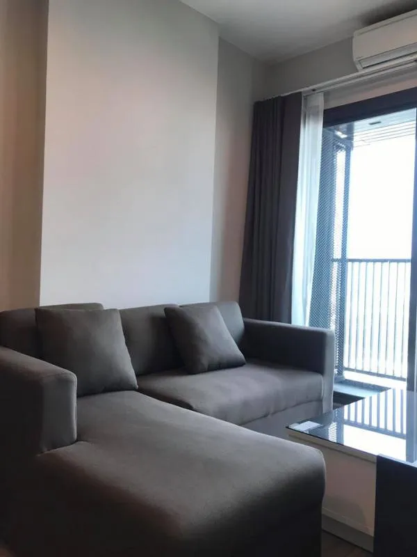 For rent or sale Whizdom Avenue Ratchada-Ladprao, fully furnished, put your clothes in your bag to book. Swimming pool, good view