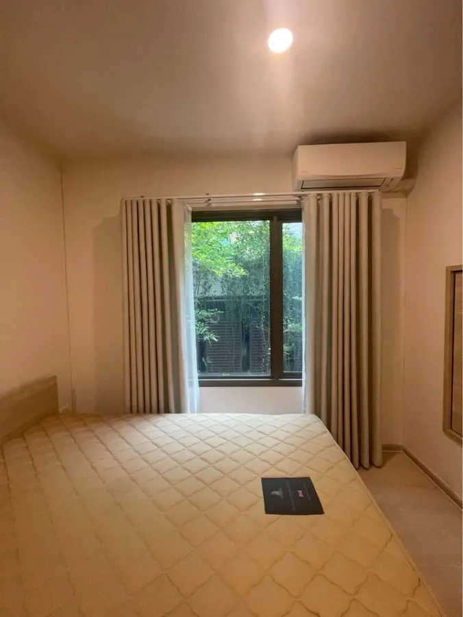 For rent, Phyll Phahol 34, 2nd floor, beautiful garden view, well decorated Buit-In, if interested, can move in now.