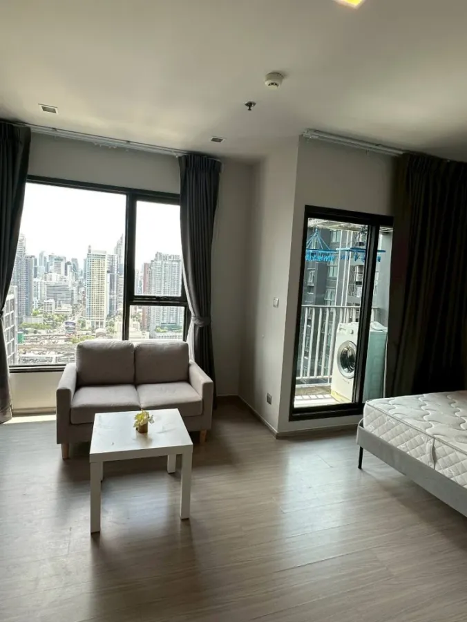 For rent: Life Asoke-Rama 9, studio room, fully furnished and equipped with appliances. Just bring your bags and move in!