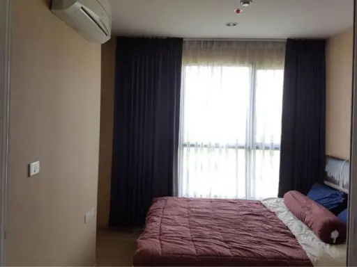 Urgent sale The BASE Chaengwattana. Beautiful room, fully furnished, good sofa. Sit and watch netflix. Chilling. Urgent.