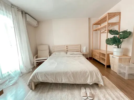 For rent, Plum Condo Phaholyothin 89, beautiful room in Muji style. Fully furnished, ready to move in. Very minimal. Hurry up to reserve before it's o