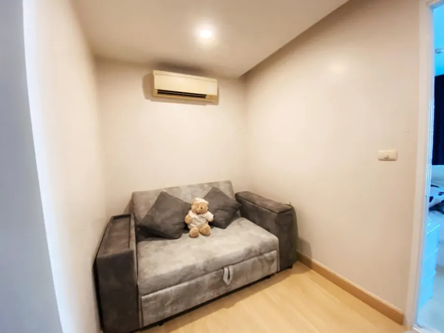 Condo for sale: Emerald Residence Ratchada, 4th floor, garden view, separated room. If interested, hurry and reserve now.