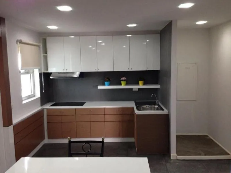 Very nice room, urgent sale, Lake View Condominium, Superior Building, Muang Thong Thani, area 96 sq.m., 10th floor.