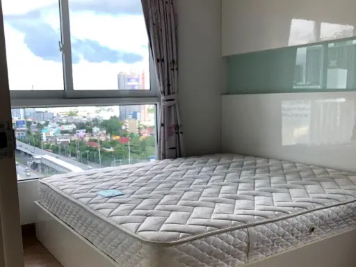 For Rent The Parkland Grand Taksin, corner room, quiet, very private Free built-in furniture, move quickly images